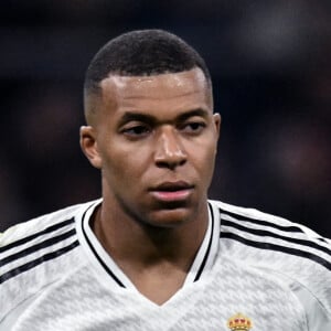 "Ça ne peut pas être pire", résume Thierry Henry sur l'intégration de Kylian Mbappé dans l'équipe
 
Kylian Mbappé - Champions League / Real Madrid-Milan.