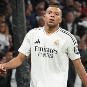 "Il faut lui donner du temps mais en même temps, il doit apprendre à jouer comme un numéro 9, en avoir le désir et la volonté de se projeter", conclut Thierry Henry
 
Kylian Mbappé. - Photo Laurent Lairys / PANORAMIC © Laurent Lairys / Panoramic / Bestimage