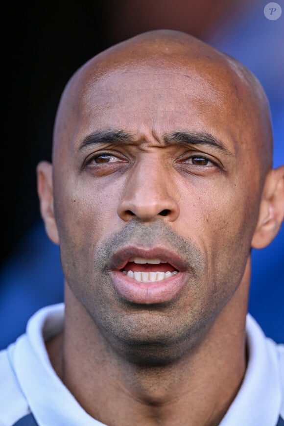 Thierry Henry en tribunes pendant l'épreuve finale de football opposant la France à l'Espagne lors des Jeux Olympiques de Paris 2024 (JO) au Parc des Princes, à Paris, France, le 9 août 2024. © Jacovides-Perusseau/Bestimage