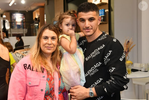 Marion Bartoli, son compagnon Yahya Boumediene et leur fille Kamilya - Lancement de la collection Mouratoglou au magasin Celio Ternes à Paris le 25 mai 2023. © Veeren/Bestimage