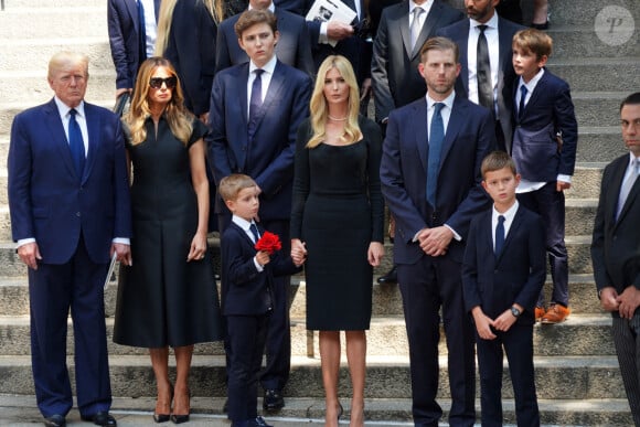 Donald Trump et sa femme Melania, Barron Trump, Ivanka Trump, Eric Trump, et leurs enfants - Obsèques de Ivana Trump en l'église St Vincent Ferrer à New York. Le 20 juillet 2022 © Sonia Moskowitz Gordon / Zuma Press / Bestimage