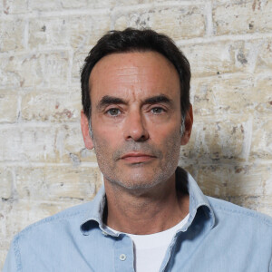 Exclusif - Anthony Delon en prise de vue studio en marge du tournage du clip "Je garde le sourire !" de l'association Laurette Fugain dans les Studios de l'Usine à Paris, France, le 19 septembre 2024. © Christophe Clovis/Bestimage