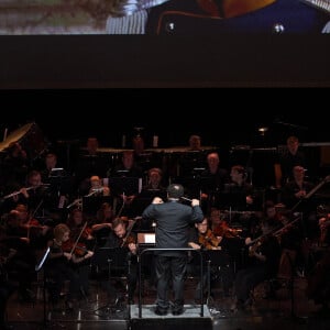 Exclusif - Le chef d'orchestre Vahan Mardirossian lors de la soirée hommage Ciné-concert symphonique "Alain Delon, le dernier Samouraï" au palais des congrès à Paris le 8 novembre 2024 le jour de son anniversaire. Pour cette soirée, le chef d'orchestre Vahan Mardirossian a dirigé l'orchestre symphonique de Douai. © Moreau / Jacovides / Bestimage 