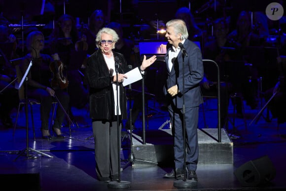 Exclusif - Véronique de Villèle et Professeur Bruno Dubois lors de la soirée hommage Ciné-concert symphonique "Alain Delon, le dernier Samouraï" au palais des congrès à Paris le 8 novembre 2024 le jour de son anniversaire. Pour cette soirée, le chef d'orchestre Vahan Mardirossian a dirigé l'orchestre symphonique de Douai. © Moreau / Jacovides / Bestimage 