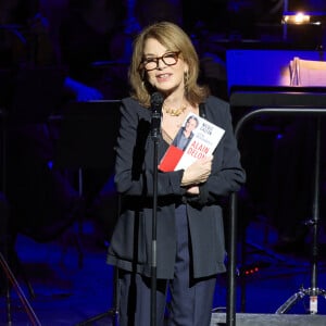 Exclusif - Nicole Calfan lors de la soirée hommage Ciné-concert symphonique "Alain Delon, le dernier Samouraï" au palais des congrès à Paris le 8 novembre 2024 le jour de son anniversaire. Pour cette soirée, le chef d'orchestre Vahan Mardirossian a dirigé l'orchestre symphonique de Douai. © Moreau / Jacovides / Bestimage 