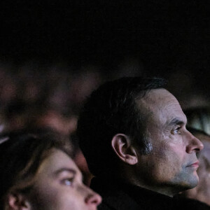 Exclusif - Anthony Delon, Loup Delon, Liv Delon lors de la soirée hommage Ciné-concert symphonique "Alain Delon, le dernier Samouraï" au palais des congrès à Paris le 8 novembre 2024 le jour de son anniversaire. Pour cette soirée, le chef d'orchestre Vahan Mardirossian a dirigé l'orchestre symphonique de Douai. © Moreau / Jacovides / Bestimage 