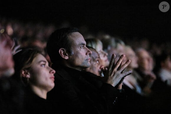 Exclusif - Anthony Delon, Loup Delon, Liv Delon lors de la soirée hommage Ciné-concert symphonique "Alain Delon, le dernier Samouraï" au palais des congrès à Paris le 8 novembre 2024 le jour de son anniversaire. Pour cette soirée, le chef d'orchestre Vahan Mardirossian a dirigé l'orchestre symphonique de Douai. © Moreau / Jacovides / Bestimage 