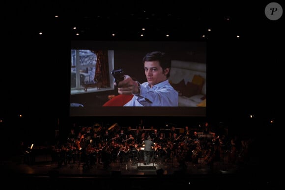 Exclusif - Illustration lors de la soirée hommage Ciné-concert symphonique "Alain Delon, le dernier Samouraï" au palais des congrès à Paris le 8 novembre 2024 le jour de son anniversaire. Pour cette soirée, le chef d'orchestre Vahan Mardirossian a dirigé l'orchestre symphonique de Douai. © Moreau / Jacovides / Bestimage 