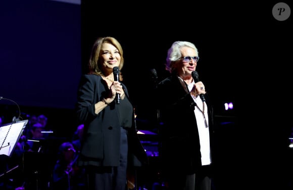 Exclusif - Nicole Calfan et Véronique de Villèle lors de la soirée hommage Ciné-concert symphonique "Alain Delon, le dernier Samouraï" au palais des congrès à Paris le 8 novembre 2024 le jour de son anniversaire. Pour cette soirée, le chef d'orchestre Vahan Mardirossian a dirigé l'orchestre symphonique de Douai. © Jacovides / Moreau / Bestimage 