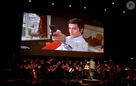 Exclusif - Illustration lors de la soirée hommage Ciné-concert symphonique "Alain Delon, le dernier Samouraï" au palais des congrès à Paris le 8 novembre 2024 le jour de son anniversaire. Pour cette soirée, le chef d'orchestre Vahan Mardirossian a dirigé l'orchestre symphonique de Douai. © Jacovides / Moreau / Bestimage 