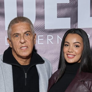 Exclusif - Samy Naceri et sa compagne Athéna au photocall de la soirée Ciné-concert symphonique "Alain Delon, le dernier Samouraï" au Palais des congrès à Paris le 8 novembre 2024 le jour de son anniversaire. © Jacovides / Moreau / Bestimage 