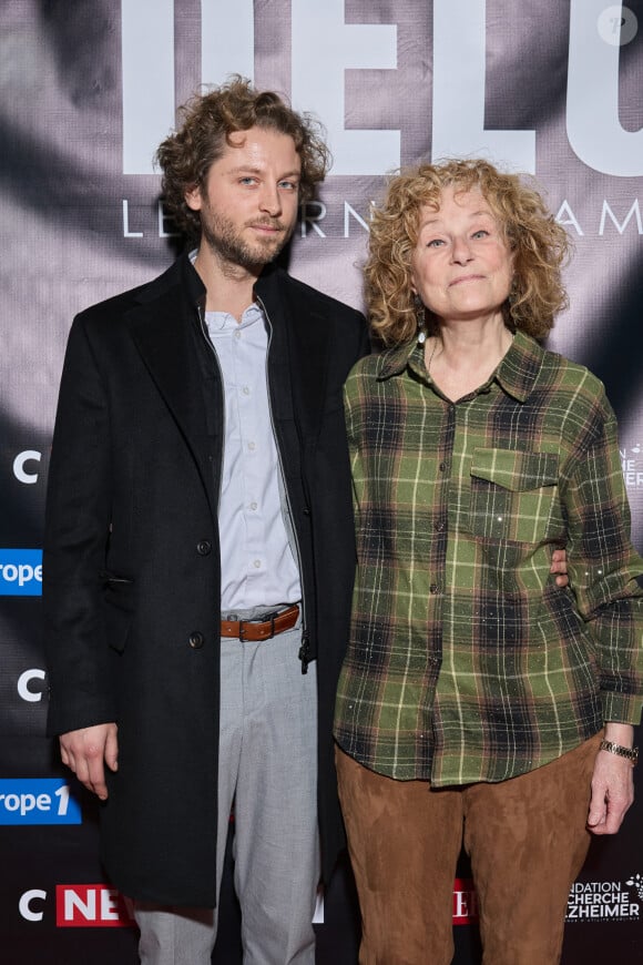 Exclusif - Florence Moncorgé-Gabin et son fils Jean-Paul au photocall de la soirée Ciné-concert symphonique "Alain Delon, le dernier Samouraï" au Palais des congrès à Paris le 8 novembre 2024 le jour de son anniversaire. © Jacovides / Moreau / Bestimage