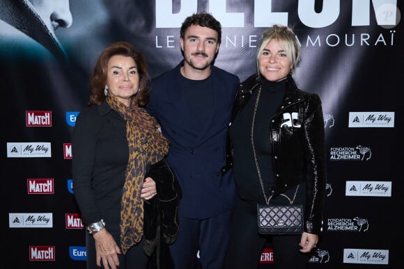 Exclusif - Dominique Tapie, Sophie Tapie (enceinte) , son mari Baptiste Germain au photocall de la soirée Ciné-concert symphonique "Alain Delon, le dernier Samouraï" au Palais des congrès à Paris le 8 novembre 2024 le jour de son anniversaire. © Jacovides / Moreau / Bestimage 