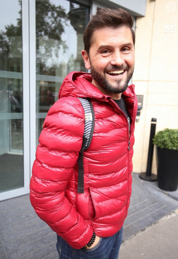 Christophe Beaugrand à la sortie des studios de RTL à Paris, France, le 26 octobre 2023. © Jonathan Rebboah/Panoramic/bestimage