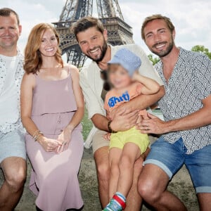 Christophe Beaugrand et son mari Ghislain ont fait appel à une mère porteuse
Exclusif - Christophe Beaugrand et son mari Ghislain ont invité à Paris Whitney, la mère porteuse de leur fils Valentin, et son mari Jacob pour une semaine en famille dans la capitale. Whitney et Jacob vivent dans une petite ville près de Las Vegas. Le 21 juin 2023. © Cyril Moreau / Bestimage