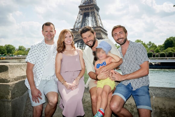 Christophe Beaugrand et son mari Ghislain ont fait appel à une mère porteuse
Exclusif - Christophe Beaugrand et son mari Ghislain ont invité à Paris Whitney, la mère porteuse de leur fils Valentin, et son mari Jacob pour une semaine en famille dans la capitale. Whitney et Jacob vivent dans une petite ville près de Las Vegas. Le 21 juin 2023. © Cyril Moreau / Bestimage