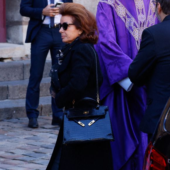 Dominique Tapie (sa veuve) - Arrivées à la messe funéraire en hommage à Bernard Tapie en l'église Saint-Germain-des-Prés à Paris. Le 6 octobre 2021 © Jacovides-Moreau / Bestimage 