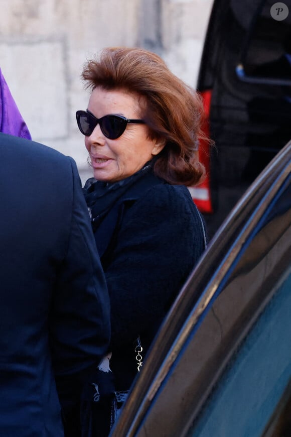 Dominique Tapie (sa veuve) - Arrivées à la messe funéraire en hommage à Bernard Tapie en l'église Saint-Germain-des-Prés à Paris. Le 6 octobre 2021 © Jacovides-Moreau / Bestimage