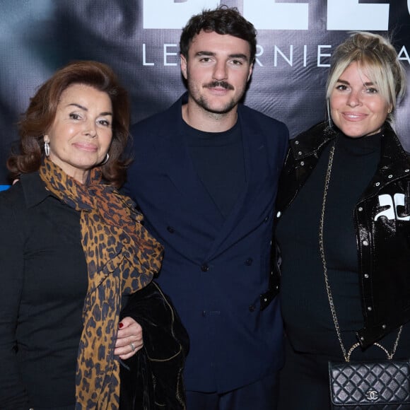 "On a compris la force de leur lien après son décès. Borloo a hébergé l'épouse de Bernard pendant un an."
Exclusif - Dominique Tapie, Sophie Tapie (enceinte) , son mari Baptiste Germain au photocall de la soirée Ciné-concert symphonique "Alain Delon, le dernier Samouraï" au Palais des congrès à Paris le 8 novembre 2024 le jour de son anniversaire. © Jacovides / Moreau / Bestimage 