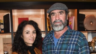 Eric Cantona soutenu par son épouse Rachida Brakni pour une prise de parole difficile