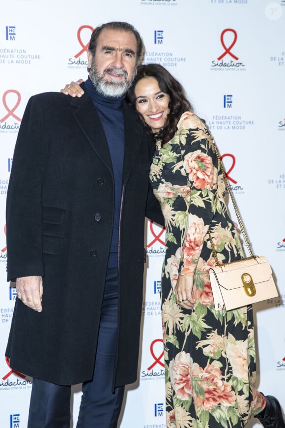 Eric Cantona et sa femme Rachida Brakni lors du photocall de la 18ème édition du "Dîner de la mode du Sidaction" au Pavillon Cambon Capucines - Potel et Chabot à Paris, France, le 23 janvier 2020. © Olivier Borde/Bestimage