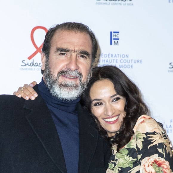 Eric Cantona et sa femme Rachida Brakni lors du photocall de la 18ème édition du "Dîner de la mode du Sidaction" au Pavillon Cambon Capucines - Potel et Chabot à Paris, France, le 23 janvier 2020. © Olivier Borde/Bestimage