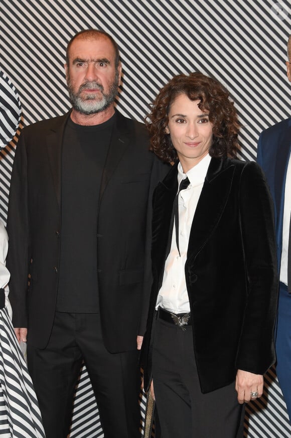 Eric Cantona a voulu adresser ses pensées aux proches de cet ancien footballeur et activiste
Eric Cantona avec sa femme Rachida Brakni - Dîner de gala annuel de la société des amis du Centre Pompidou "Black & White" au centre national d'art et de culture Georges-Pompidou à Paris, France, le 10 avril 2018. © Coadic Guirec/Bestimage