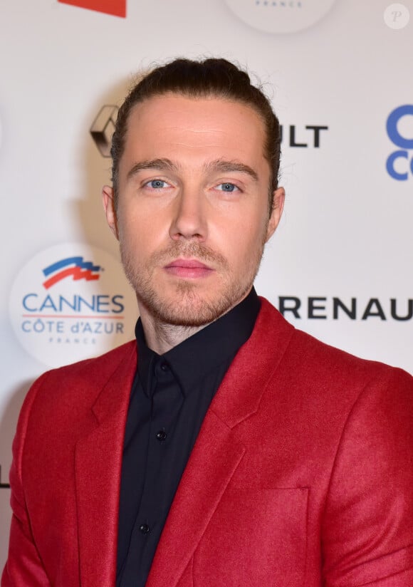 Mais le chanteur ne le cache pas, cela fait plusieurs années qu'il y pense.
Julien Doré au photocall lors de l'enregistrement de l'émission "On n'est pas couché" à la Villa Domergue lors du 70ème Festival International du Film de Cannes, France, le 24 mai 2017. © Giancarlo Gorassini/Bestimage