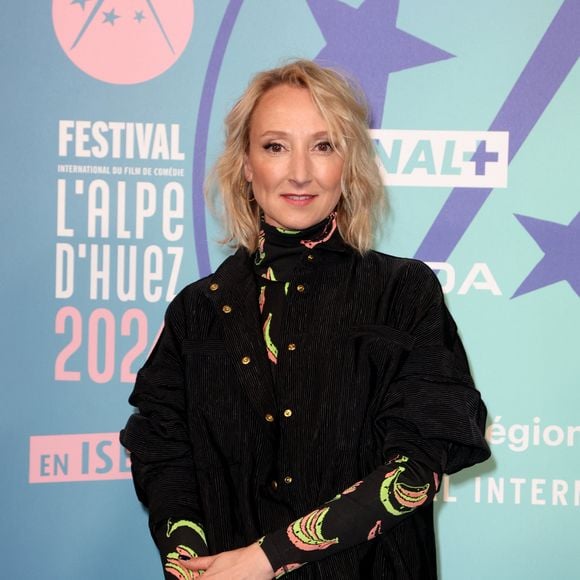 Ce mardi 12 novembre 2024, nos confrères de "Libération" se sont intéressés de près à sa nouvelle vie loin de la capitale française.
Audrey Lamy pour le film "Heureux Gagnants" - 27ème Festival International du Film de Comédie de l'Alpe d'Huez le 17 janvier 2024. © Dominique Jacovides/Bestimage