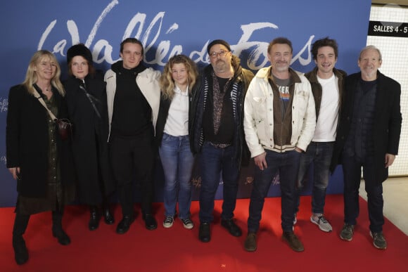 Hugues Delamarliere, Xavier Beauvois, sa fille Madeleine, Jean-Paul Rouve, Xavier Maly, guest lors de l'avant-première du film "La vallée des fous" au Pathé Wepler à Paris le 12 novembre 2024. © Jack Tribeca / Bestimage