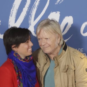 Le musicien a récemment dû annuler deux concerts
Renaud et sa femme Cerise (Christine Marot) lors de l'avant-première du film "La vallée des fous" au Pathé Wepler à Paris le 12 novembre 2024. © Jack Tribeca / Bestimage