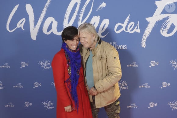 Le chanteur s'est affiché en pleine forme aux côtés de sa femme Cerise lors de l'avant-première du film La Vallée des fous au Pathé Wepler de Paris le mardi 12 novembre 2024
Renaud et sa femme Cerise (Christine Marot) lors de l'avant-première du film "La vallée des fous" au Pathé Wepler à Paris le 12 novembre 2024. © Jack Tribeca / Bestimage