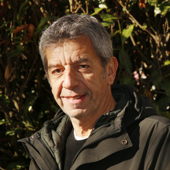 Michel Cymes pour La doc et le véto - Photocall lors du Festival des Créations TV de Luchon.© Christophe Aubert via Bestimage