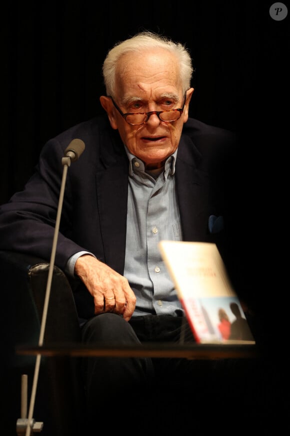 Jacques Labro était un architecte connu.
Exclusif - Le journaliste, homme de médias, scénariste, réalisateur et écrivain Philippe Labro à la Station Ausone - Librairie Mollat à Bordeaux, le 18 octobre 2024, pour un échange avec ses lecteurs et la présentation de son romzn "Deux gimlets sur la 5e Avenue" - Gallimard. © Jean-Marc Lhomer/Bestimage