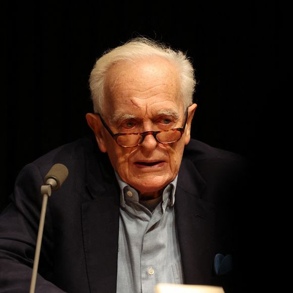 Jacques Labro était un architecte connu.
Exclusif - Le journaliste, homme de médias, scénariste, réalisateur et écrivain Philippe Labro à la Station Ausone - Librairie Mollat à Bordeaux, le 18 octobre 2024, pour un échange avec ses lecteurs et la présentation de son romzn "Deux gimlets sur la 5e Avenue" - Gallimard. © Jean-Marc Lhomer/Bestimage