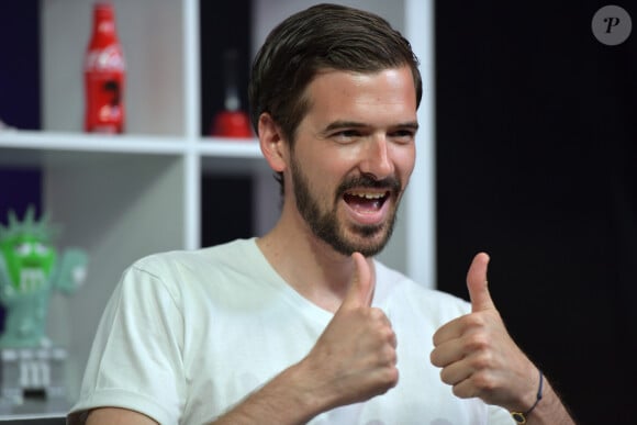 Exclusif - L'imitateur Marc-Antoine Le Bret dans les studios de PurePeople à Levallois-Perret, France, le 24 mai 2018. © Giancarlo Gorassini/Bestimage