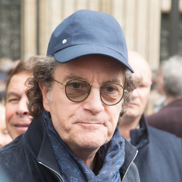 Francis Cabrel a aujourd'hui 71 ans...Francis Cabrel assistant aux obsèques de Dick Rivers à l'église Saint-Pierre de Montmartre à Paris, en France. Photo par ABACAPRESS.COM