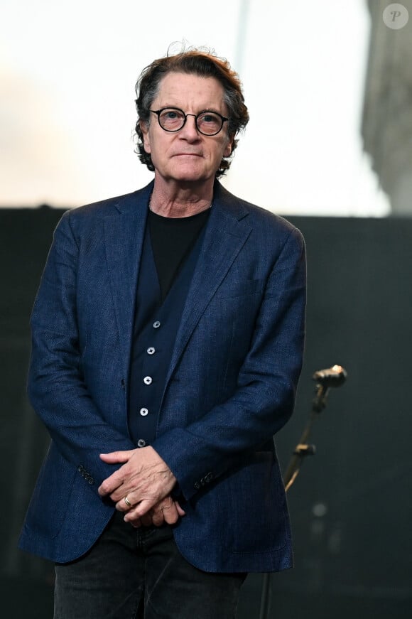 Francis Cabrel sur la scène du festival des Francofolies 2021 à la Rochelle, le 12 juillet 2021. 