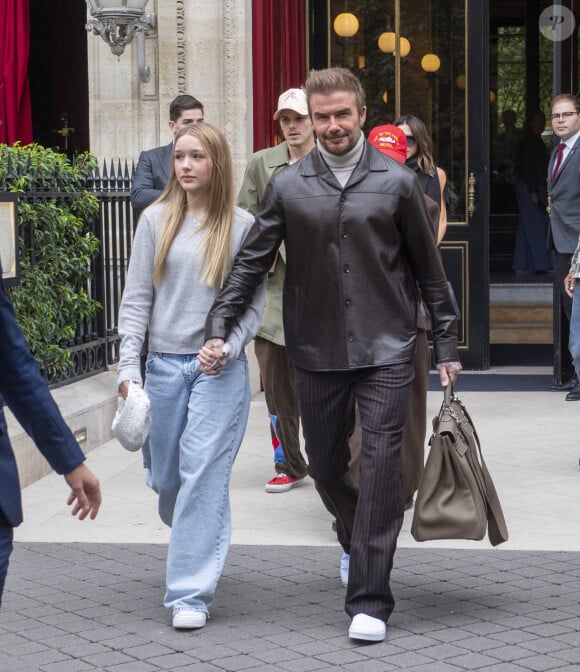 D'après les informations de Voici, Victoria aurait des idées pour sa fille
 
David and Victoria Beckham à Paris avec Harper Seven, Cruz Beckham et sa copine Jackie Apostel.