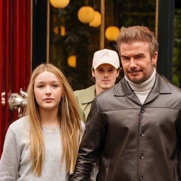 Victoria a déposé et ajouté à sa société une nouvelle marque
 
David and Victoria Beckham à Paris avec Harper Seven, Cruz Beckham et sa copine Jackie Apostel.