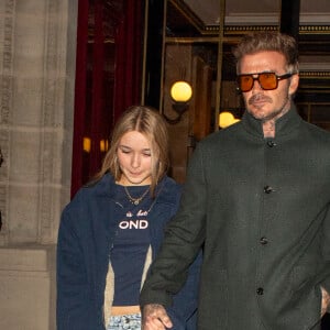 David and Victoria Beckham à Paris avec Harper Seven, Cruz Beckham et sa copine Jackie Apostel pendant la Fashion Week.