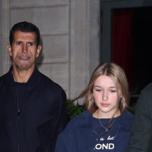 La fille de Victoria et David Beckham a seulement 13 ans, mais déjà des ambitions
 
David and Victoria Beckham à Paris avec Harper Seven, Cruz Beckham et sa copine Jackie Apostel pendant la Fashion Week.