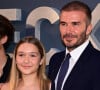 Harper Beckham, future femme d'affaires ?
 
David Beckham et sa famille à l'avant-première du documentaire Beckhamà Londres.