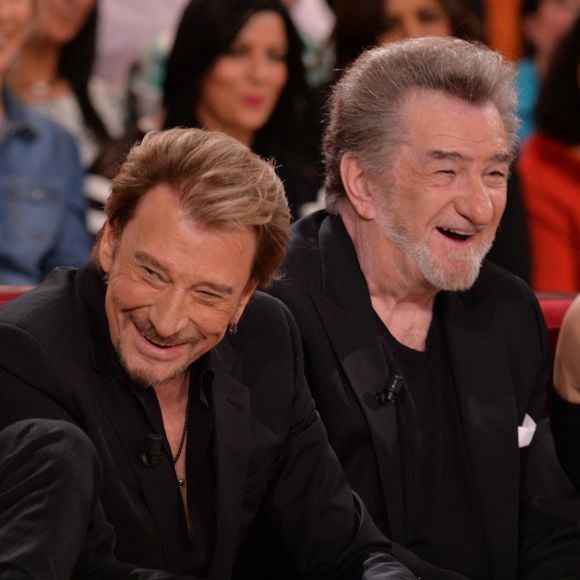 Johnny Hallyday et Eddy Mitchell lors de l'enregistrement de Vivement Dimanche à Paris, France, le 13 mars 2014.