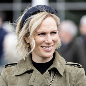 Zara Tindall est la fille de la princesse Anne
Zara Phillips (Zara Tindall) assiste à la réunion d'avril à l'hippodrome de Cheltenham, Royaume Uni.