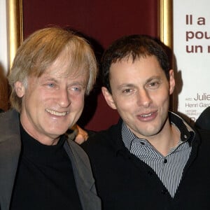 Dave et Marc-Olivier Fogiel arrivent à la première française du nouveau film de Patrice Leconte 'Mon Meilleur Ami' à Paris, France, le 11 décembre 2006. Photo par Giancarlo Gorassini/ABACAPRESS.COM