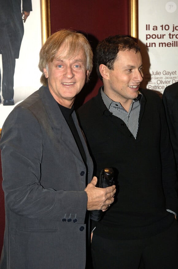 Dave et Marc-Olivier Fogiel arrivent à la première française du nouveau film de Patrice Leconte 'Mon Meilleur Ami' à Paris, France, le 11 décembre 2006. Photo par Giancarlo Gorassini/ABACAPRESS.COM