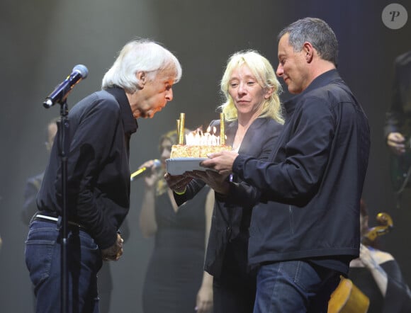 Dave, Sylvie Testud et Marc Olivier Fogiel - Dave célèbre son 80ème anniversaire sur la scène de Grand Rex à Paris le 21 mai 2024. Dave a enthousiasmé le public durant plus de deux heures, pour son concert anniversaire. © Coadic Guirec/Bestimage