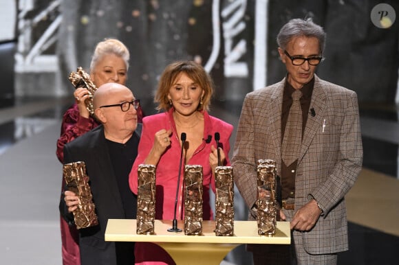 Un coup dur pour l'acteur, qui aurait tant aimé que l'aventure se poursuive.
Marie-Anne Chazel, Michel Blanc, Gérard Jugnot, Christian Clavier, Josiane Balasko, Bruno Moynot et Thierry Lhermitte lors de la 46e édition de la cérémonie des César du cinéma à l'Olympia à Paris, France, le 12 mars 2021. Photo par Bertrand Guay/Pool/ABACAPRESS.COM