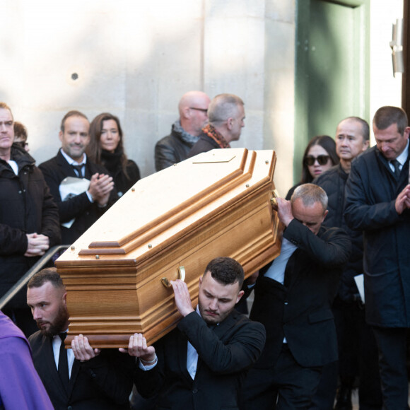 Le cercueil lors de la cérémonie d'enterrement de l'acteur français Michel Blanc à l'église Saint Eustache à Paris, France, le 10 octobre 2024. Il est décédé le 4 octobre à la suite d'une crise cardiaque consécutive à un choc anaphylactique. Blanc était connu pour son rôle du célibataire maladroit Jean-Claude Dusse dans le film "Les Bronzés" de 1978. Photo par Florian Poitout/ABACAPRESS.COM